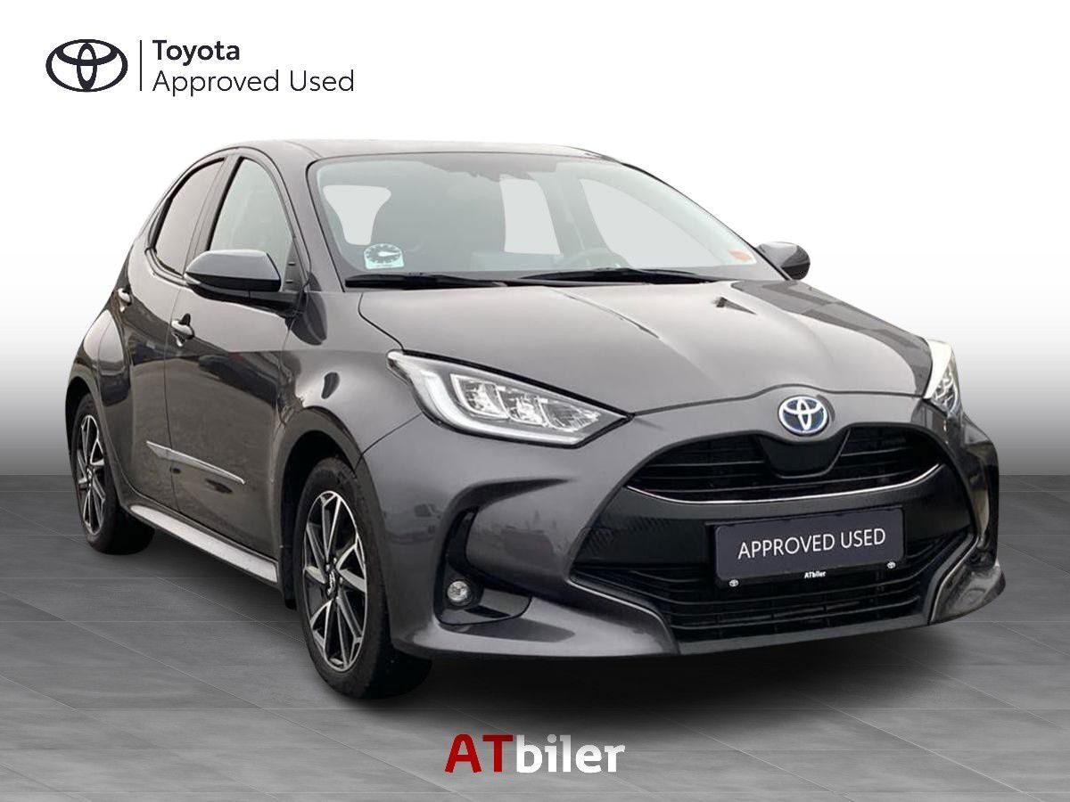 Grå Toyota Yaris fra 2021