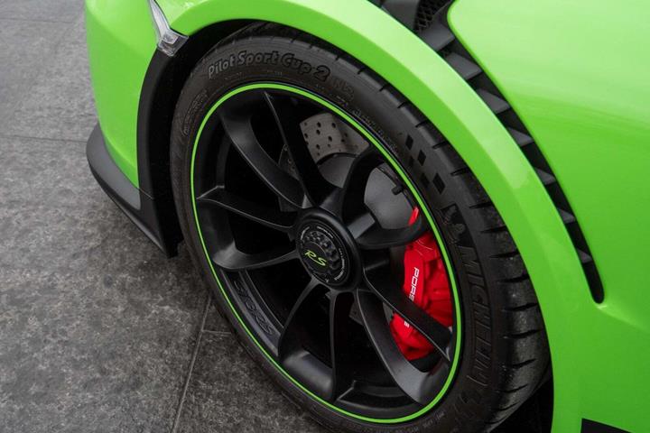 Grøn Porsche 911 GT3 RS fra 2019 set udefra