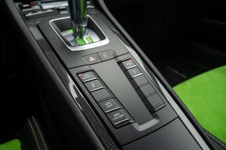 Grøn Porsche 911 GT3 RS fra 2019 set indefra