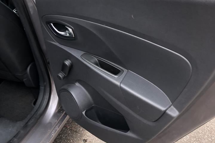Grå Renault Ny Clio fra 2016