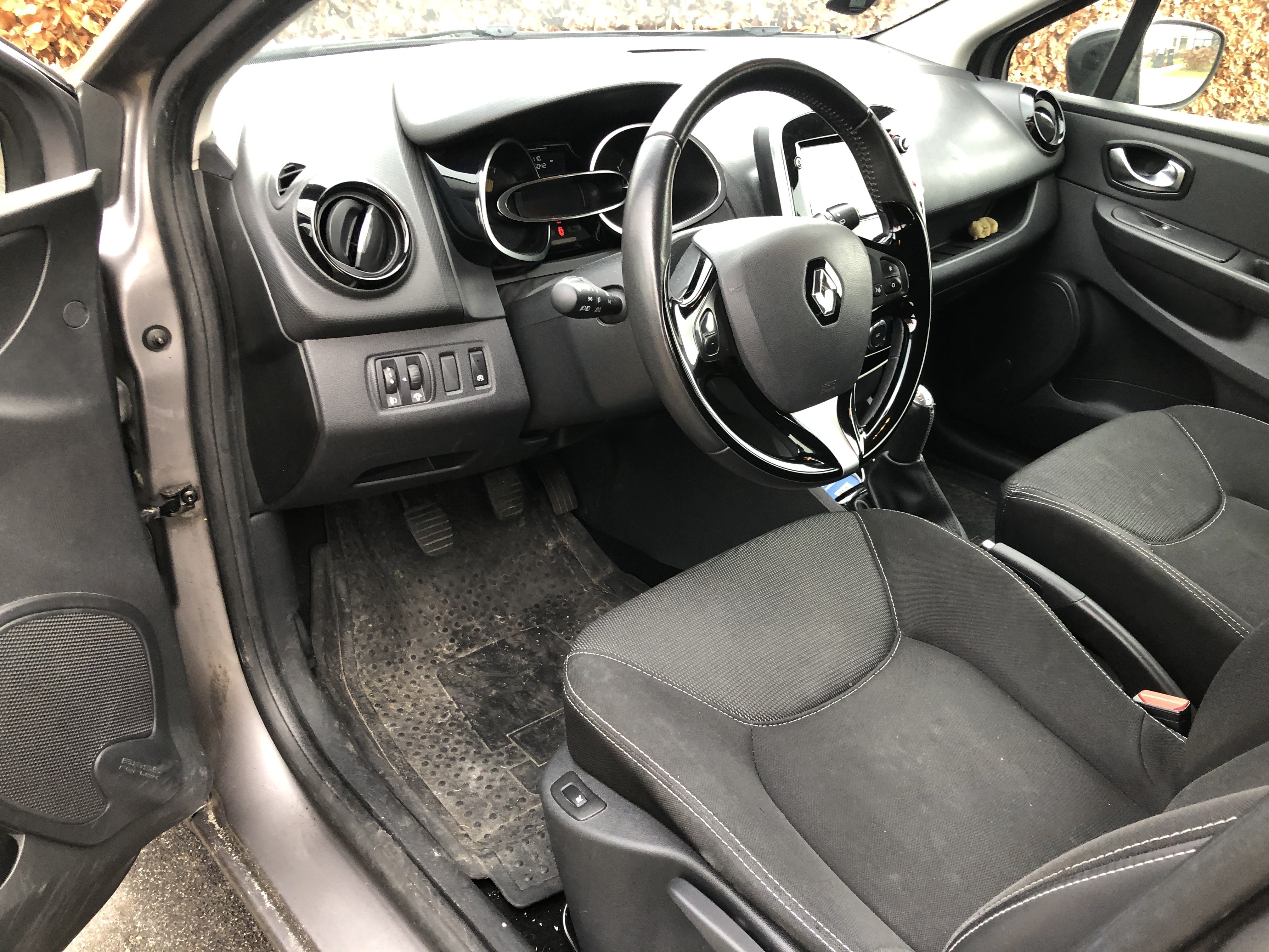 Grå Renault Ny Clio fra 2016