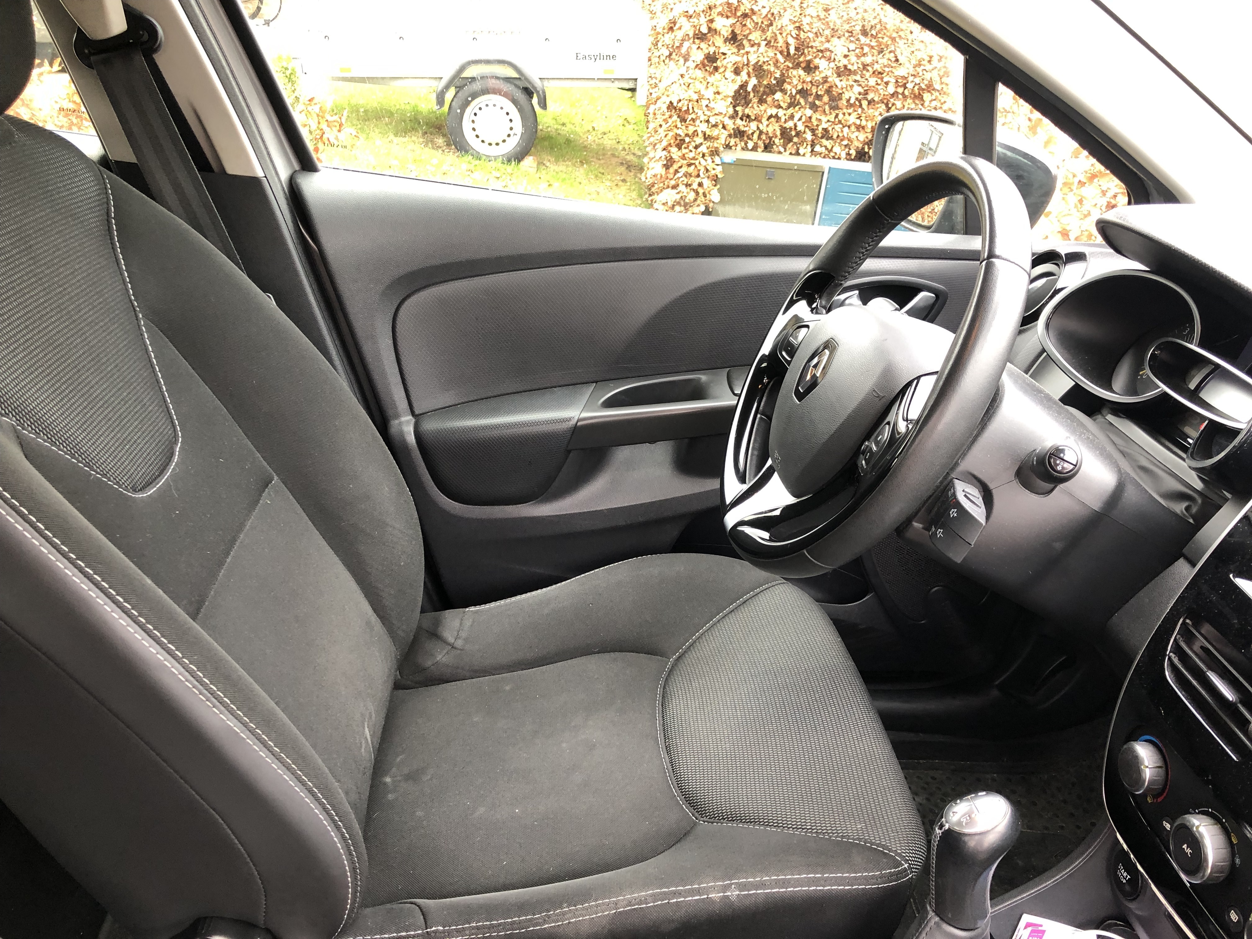 Grå Renault Ny Clio fra 2016