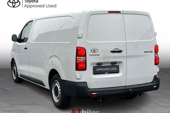 Hvid Toyota ProAce fra 2023