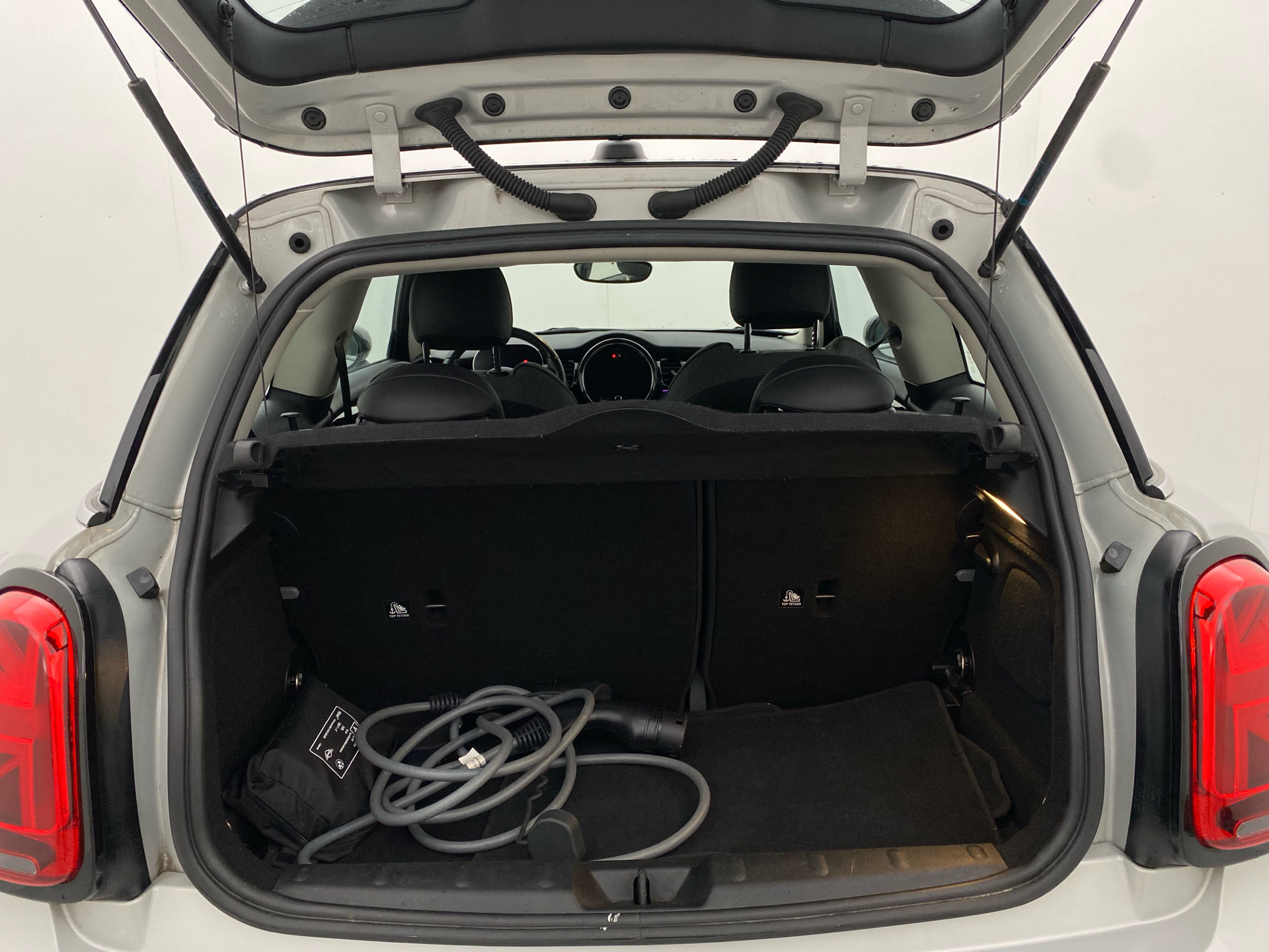 Sølv Mini Cooper fra 2022