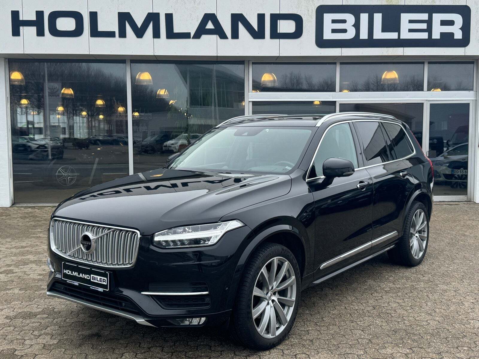 Sort Volvo XC90 fra 2015 set udefra