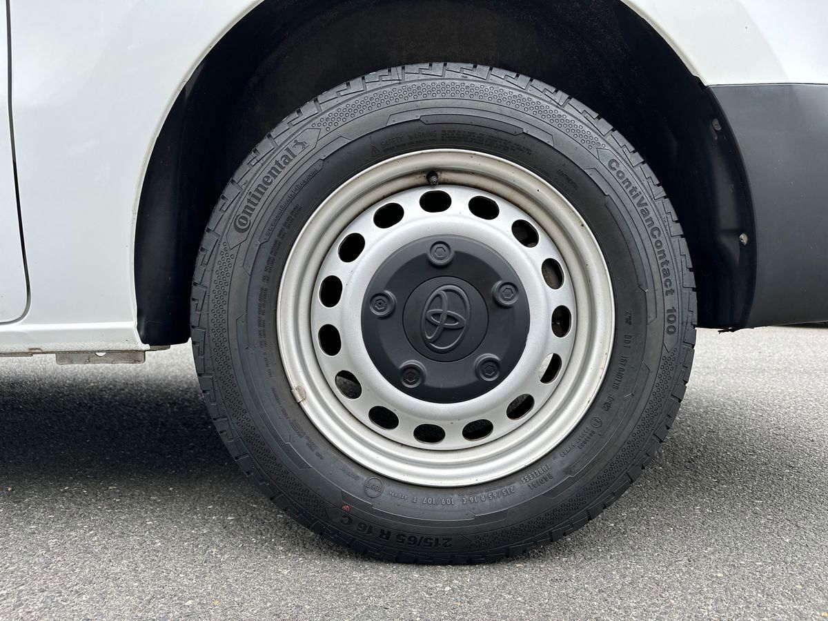 Hvid Toyota ProAce fra 2022