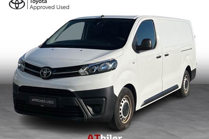 Hvid Toyota ProAce fra 2022 set udefra