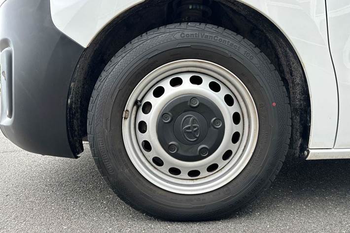 Hvid Toyota ProAce fra 2022