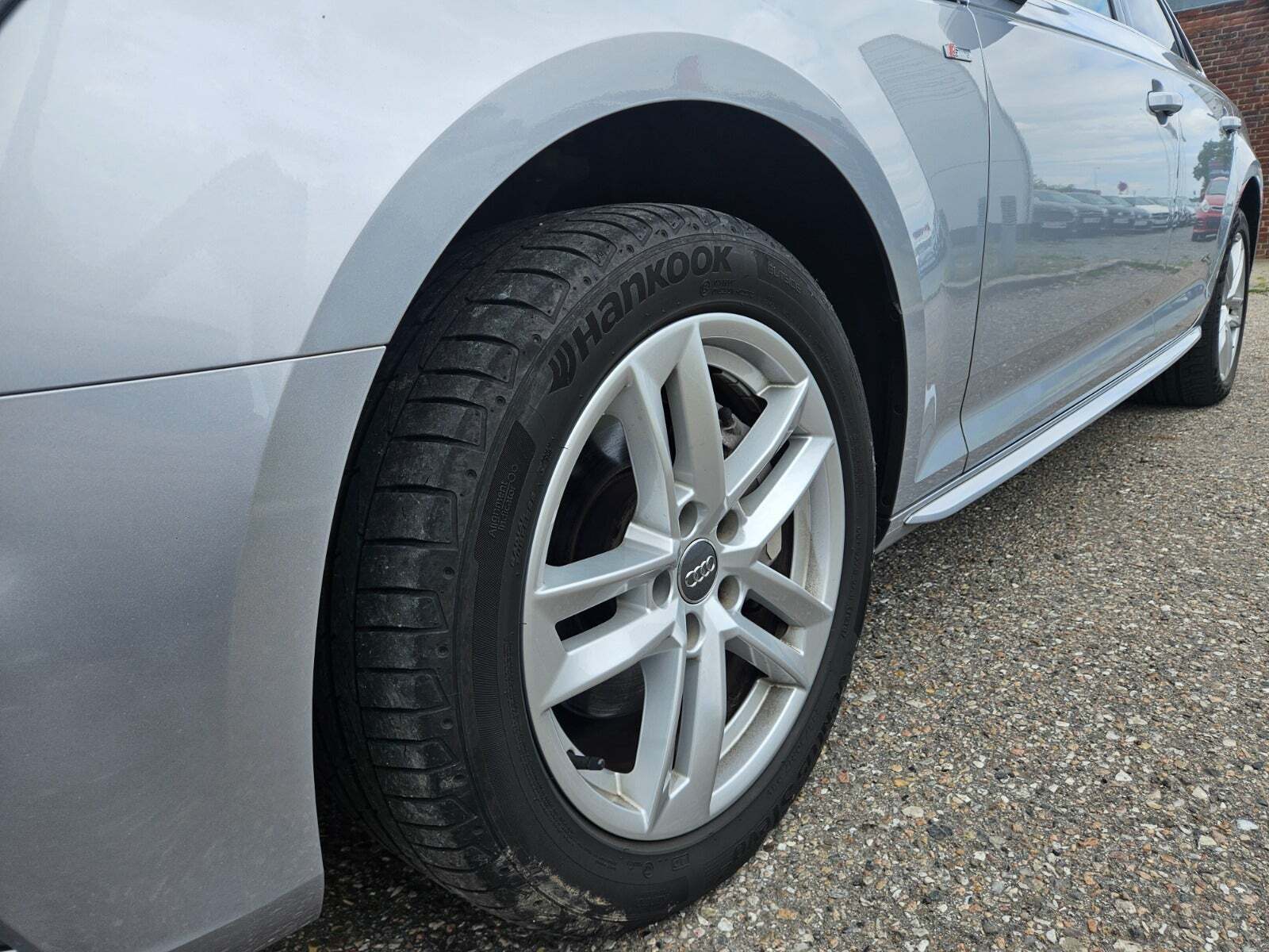 Sølv Audi A4 fra 2018