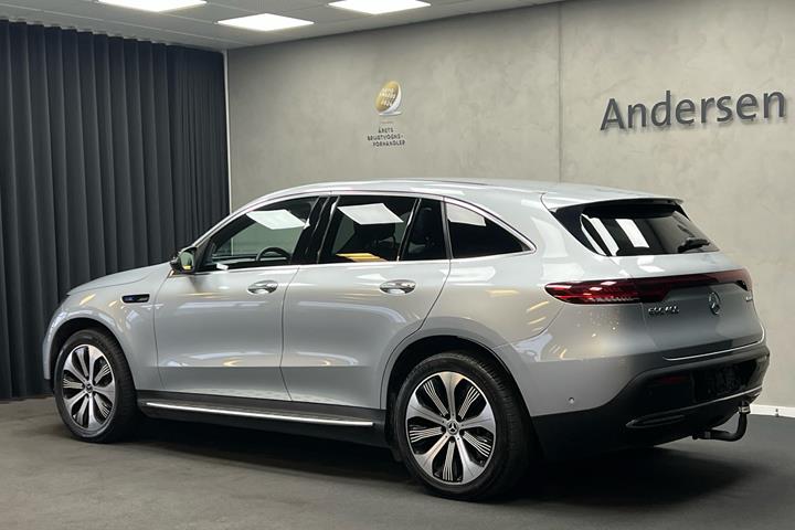 Sølv Mercedes EQC400 fra 2019
