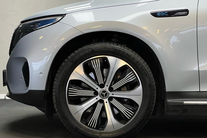 Sølv Mercedes EQC400 fra 2019