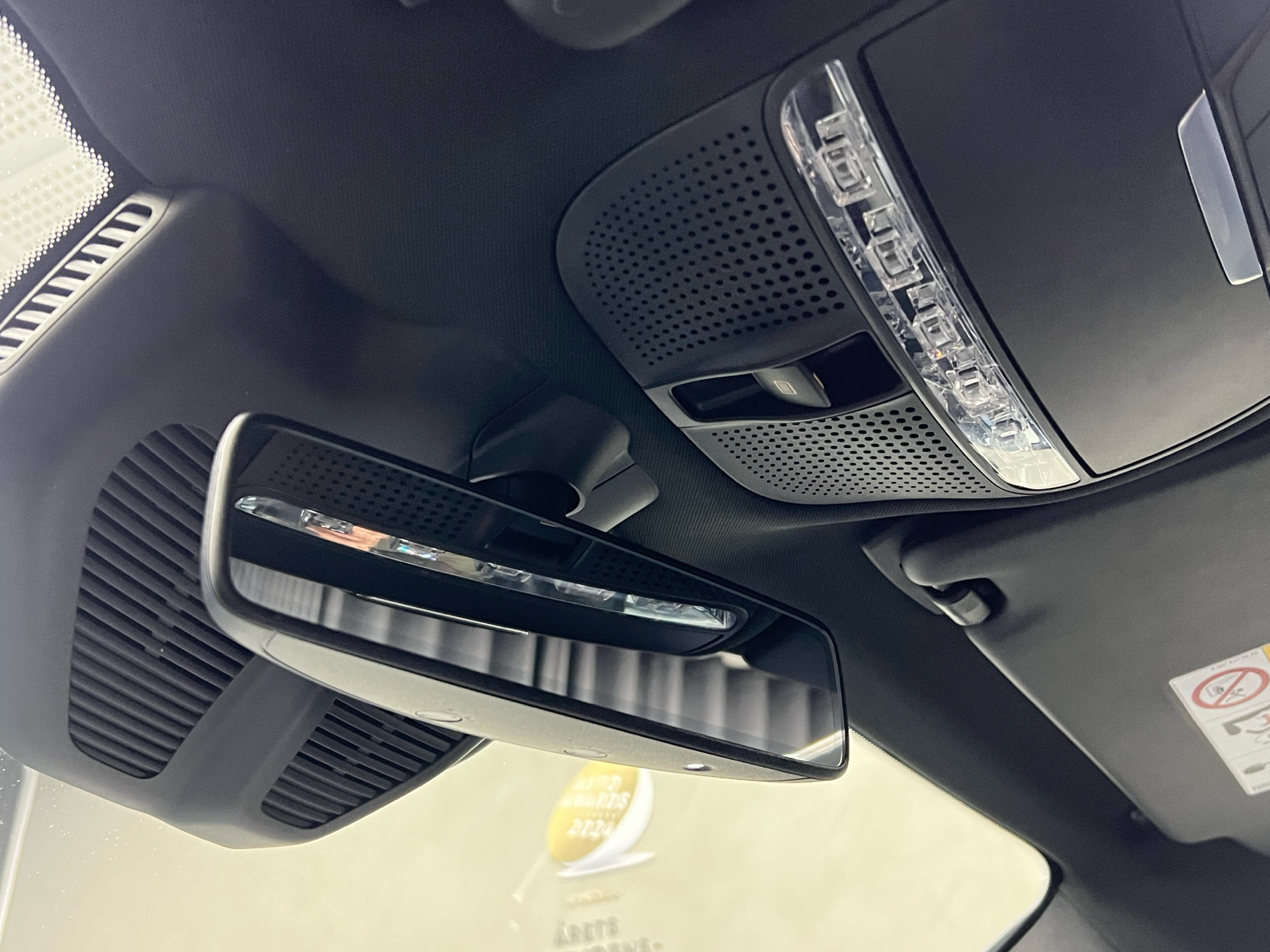 Sølv Mercedes EQC400 fra 2019