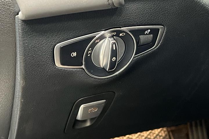 Sølv Mercedes EQC400 fra 2019