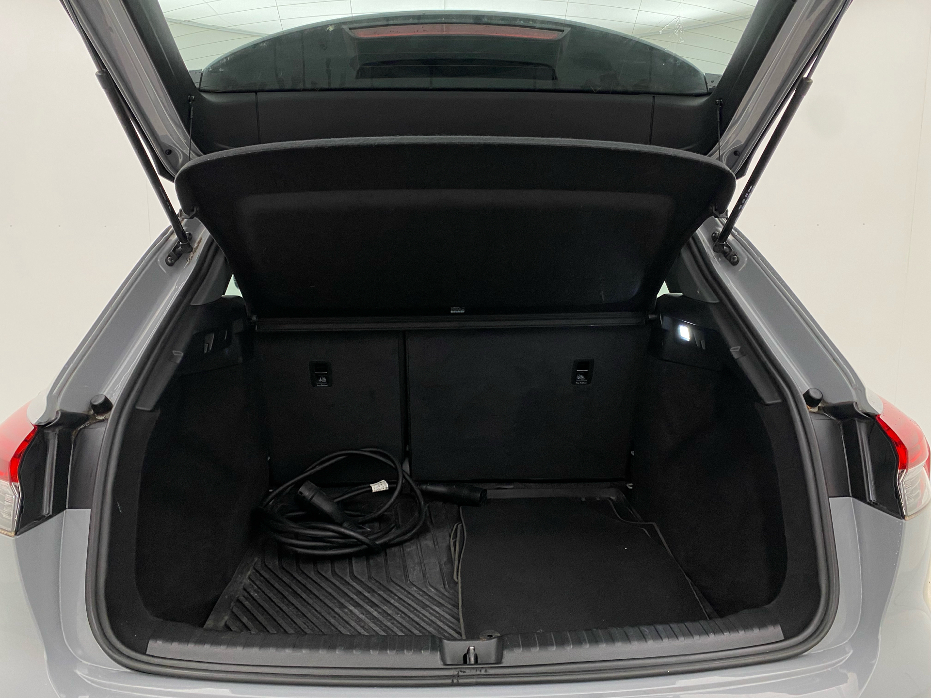 Grå Audi Q4 fra 2021