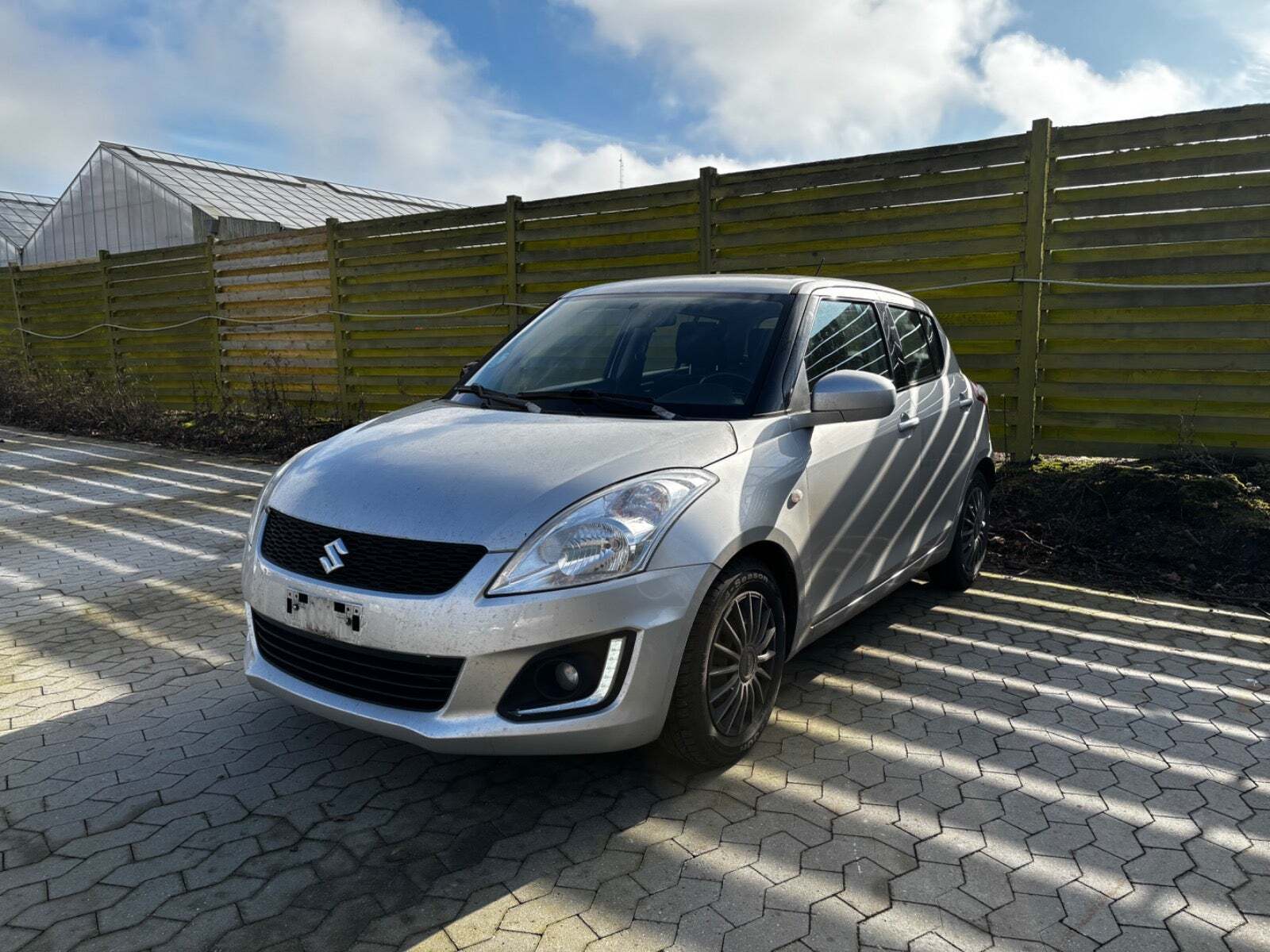 Sølv Suzuki Swift fra 2015