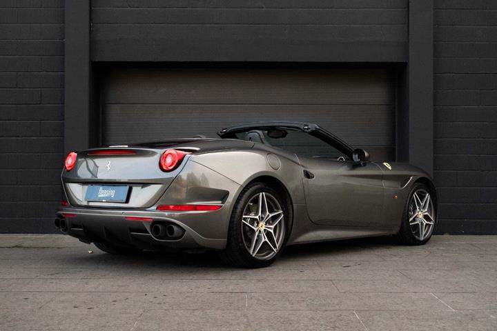 Grøn Ferrari California T fra 2017