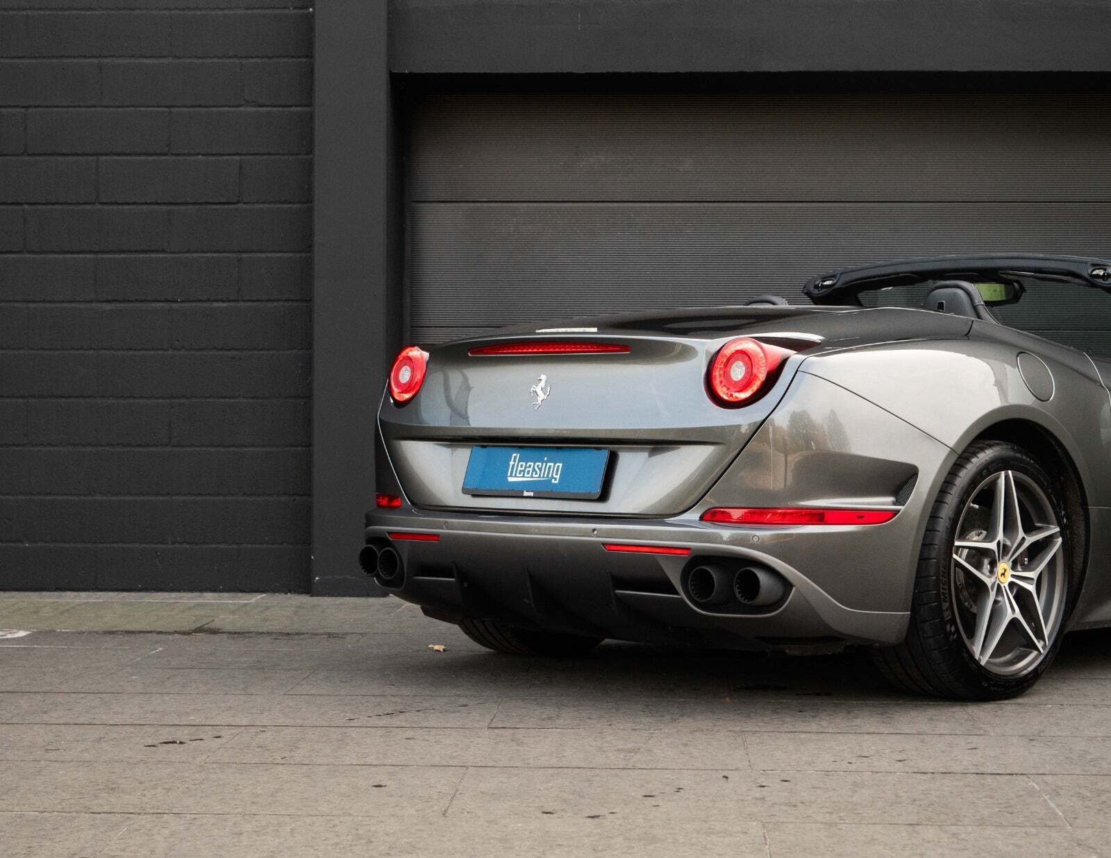 Grøn Ferrari California T fra 2017 set udefra