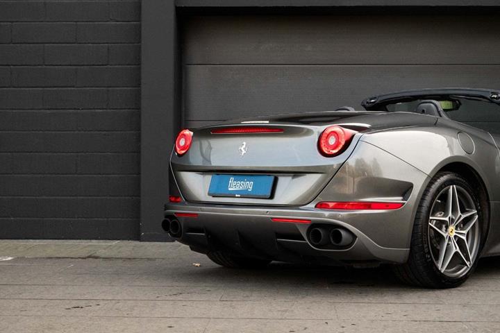 Grøn Ferrari California T fra 2017 set udefra