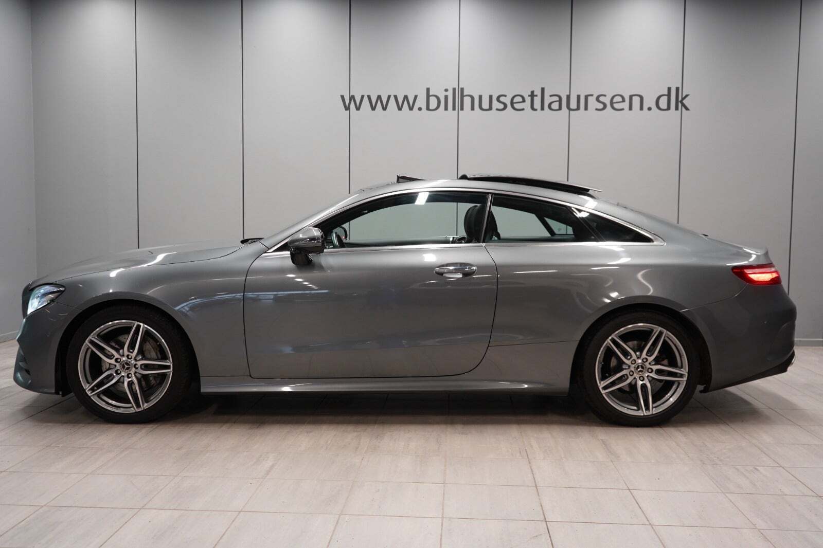 Grå Mercedes E220 d fra 2017