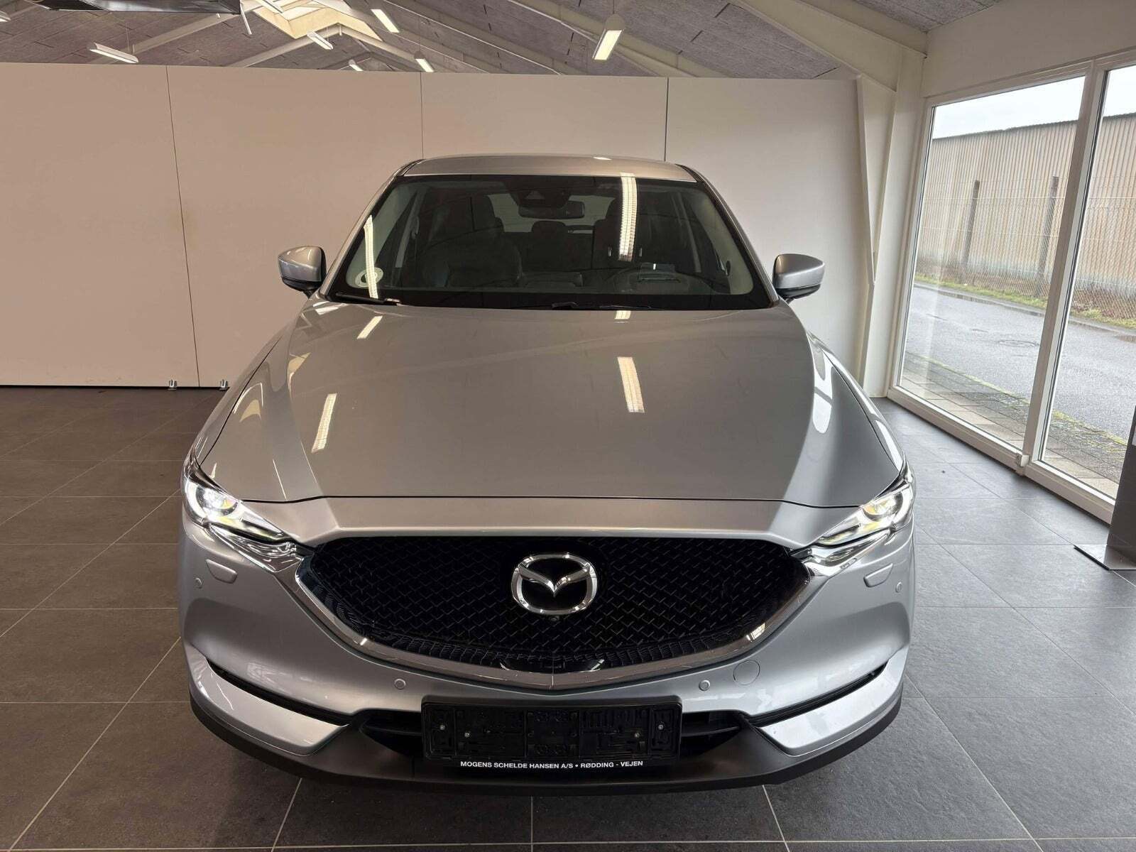 Grå Mazda CX-5 fra 2019 set udefra