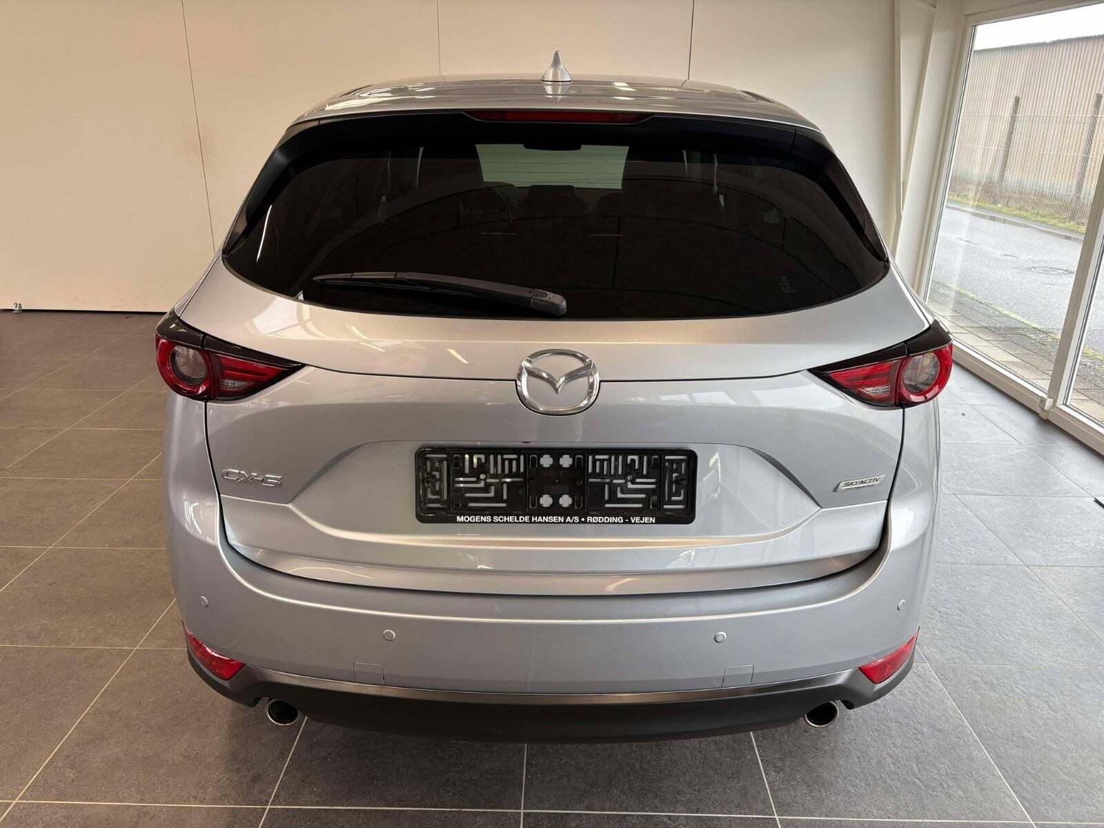 Grå Mazda CX-5 fra 2019 set udefra
