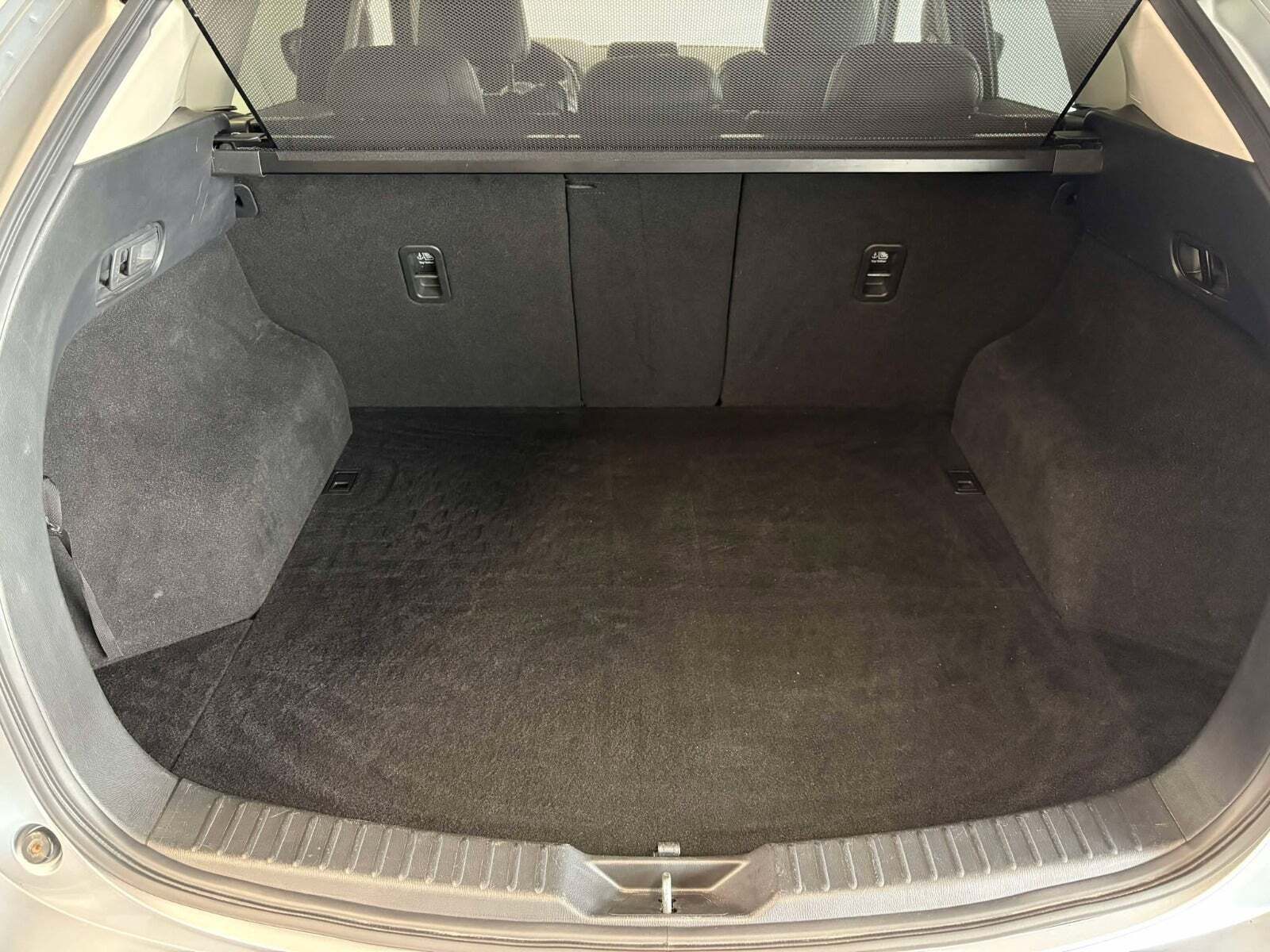 Grå Mazda CX-5 fra 2019 set indefra