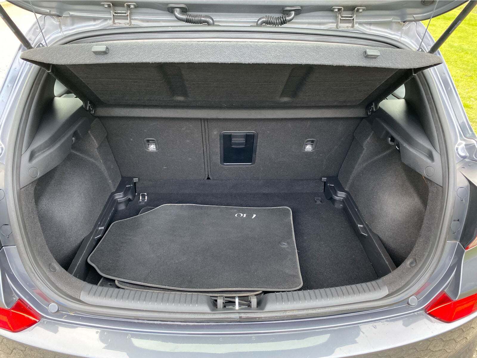 Grå Hyundai i30 fra 2018