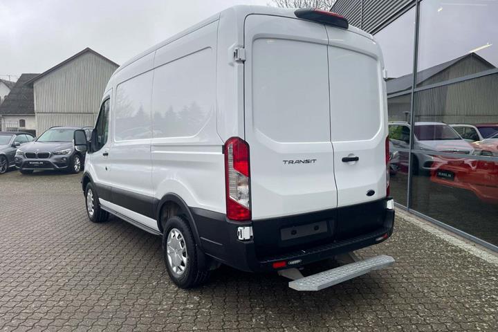 Hvid Ford Transit 350 L2 Van fra 2021 set udefra
