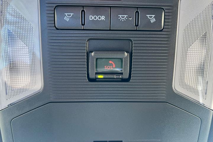 Grå Toyota RAV4 Plug-in fra 2023 set indefra