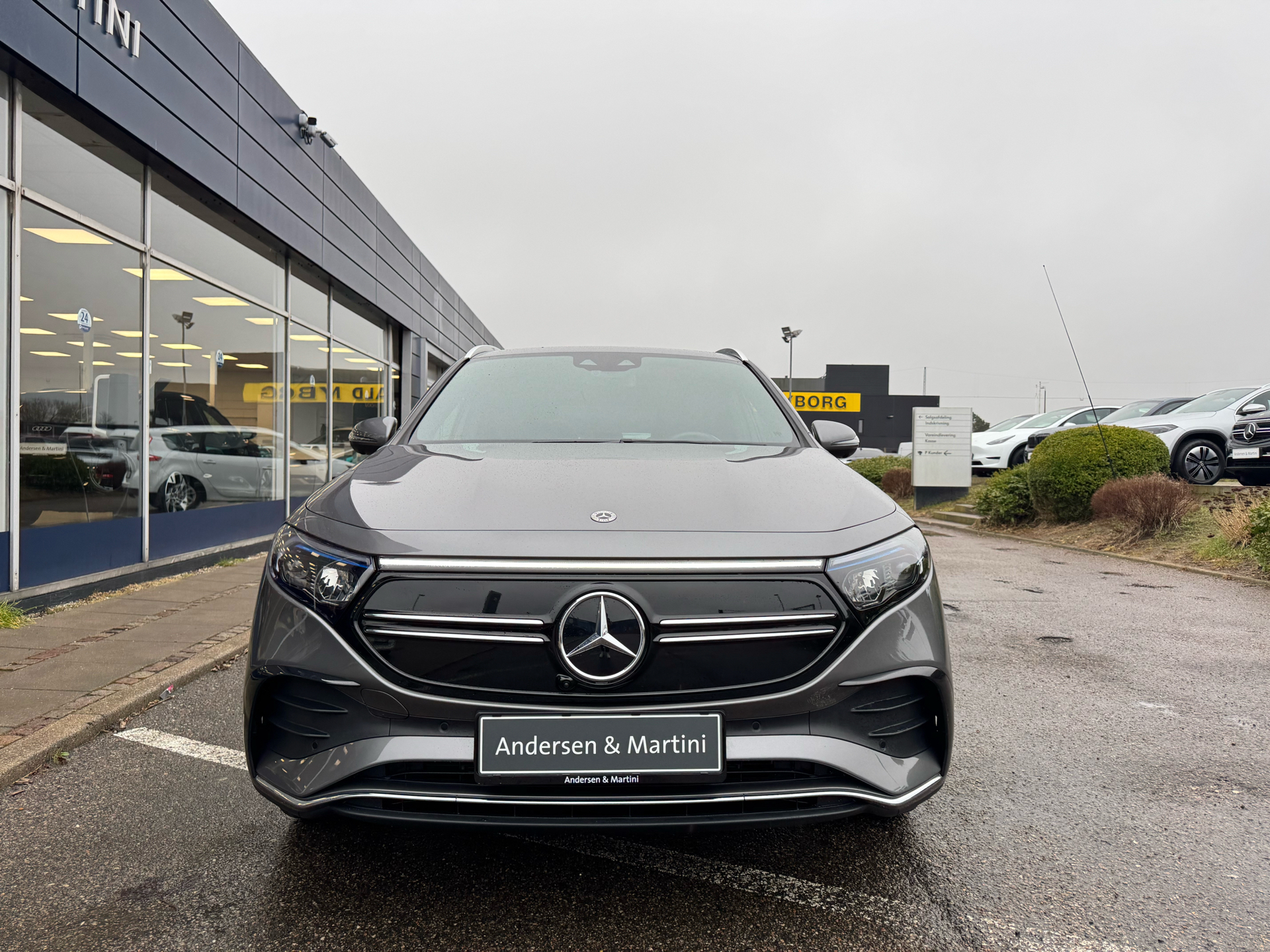 Grå Mercedes EQA 250 fra 2023