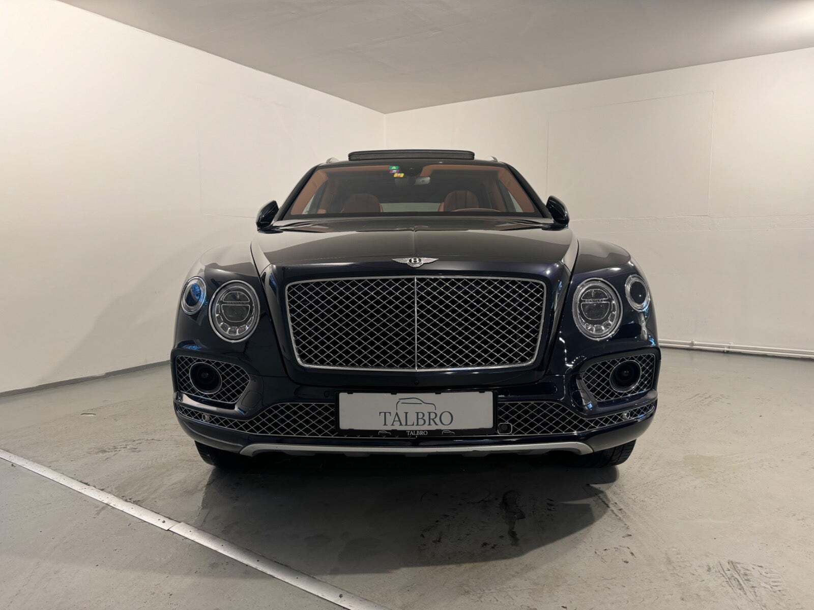 Blå Bentley Bentayga fra 2017