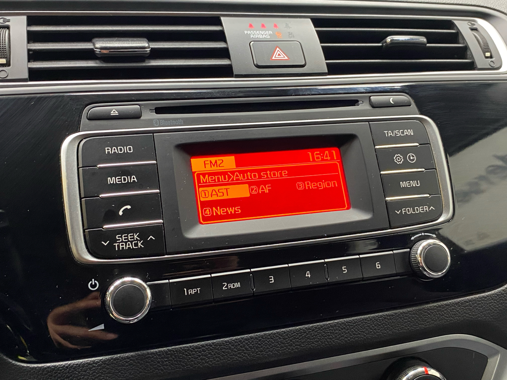 Brun Kia Rio fra 2015