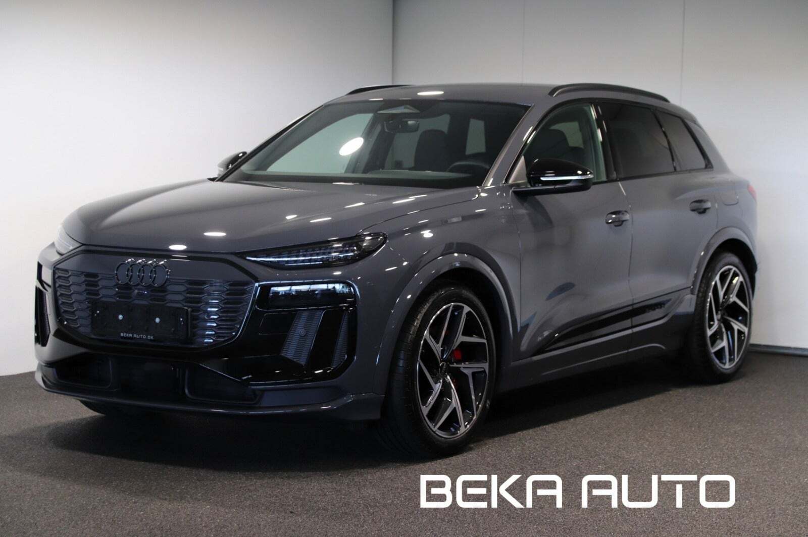 Grå Audi Q6 e-tron fra 2025