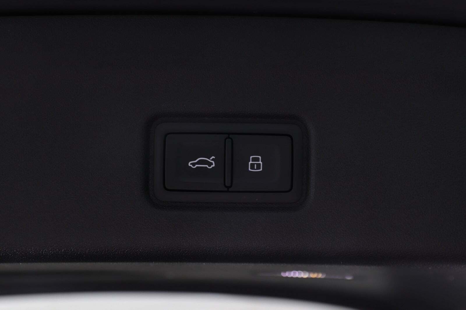 Grå Audi Q6 e-tron fra 2025