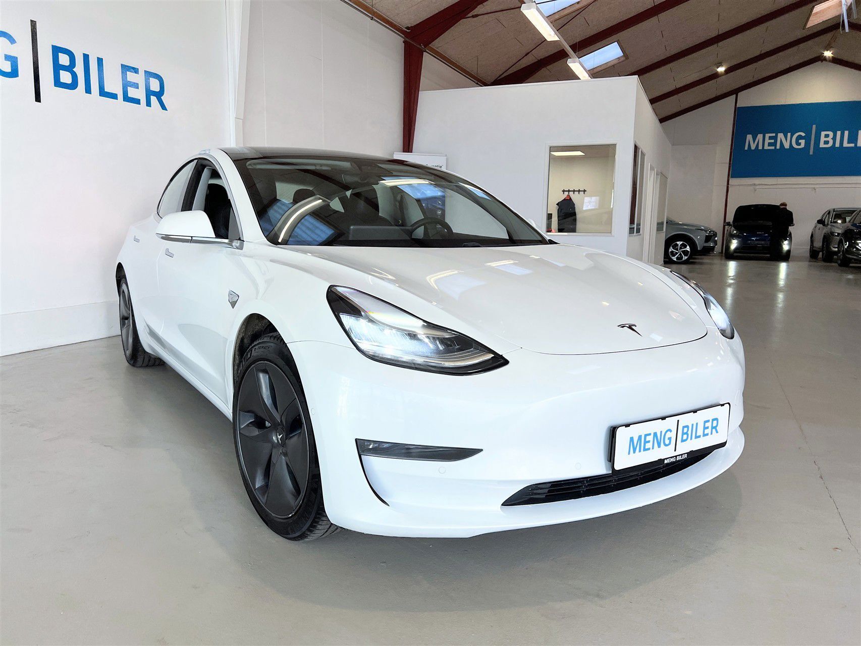 Hvid Tesla Model 3 fra 2020