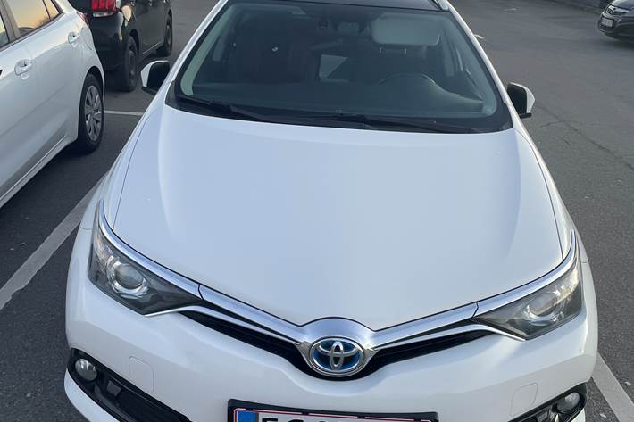 Hvid Toyota Auris fra 2016