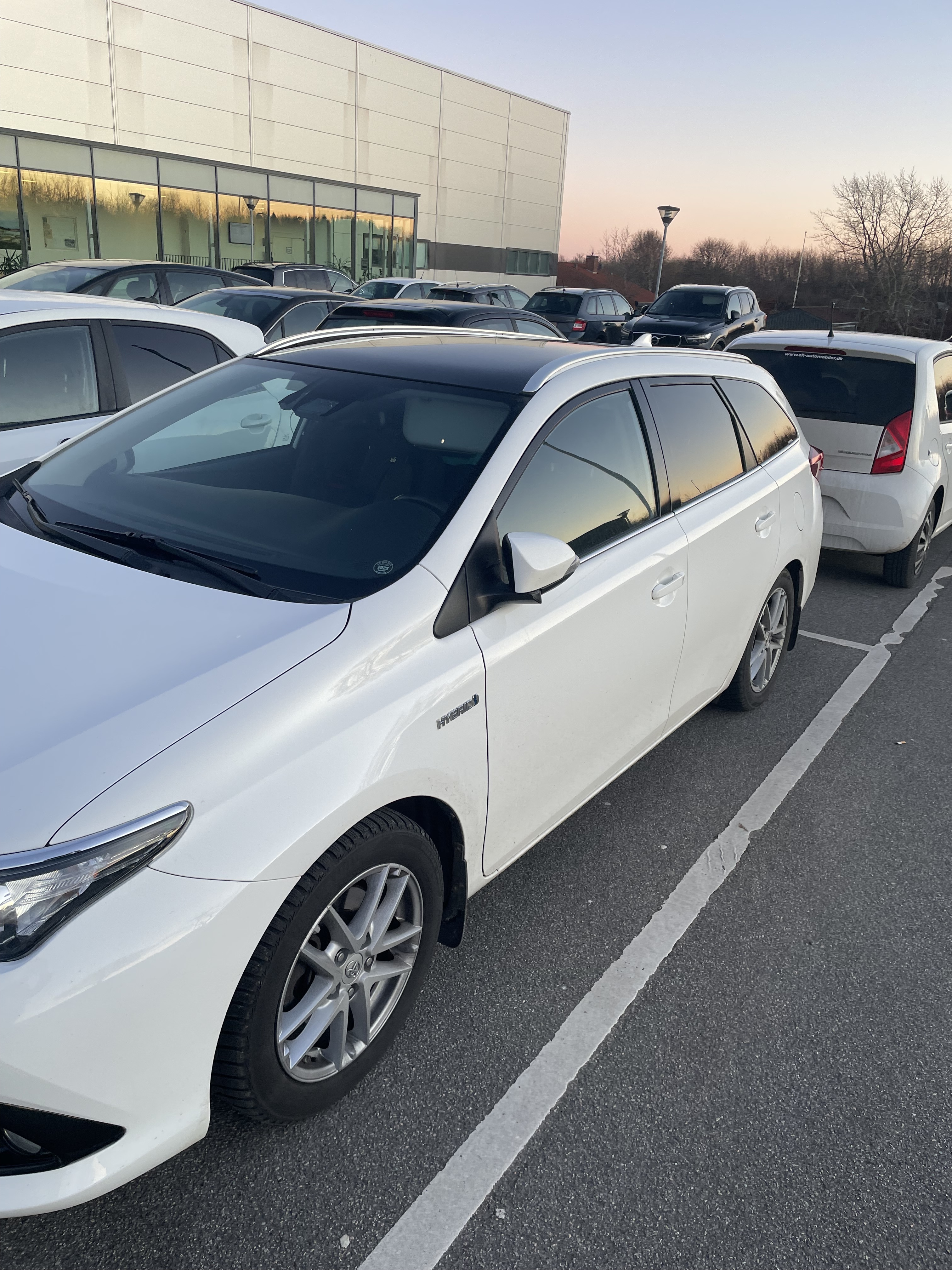 Hvid Toyota Auris fra 2016