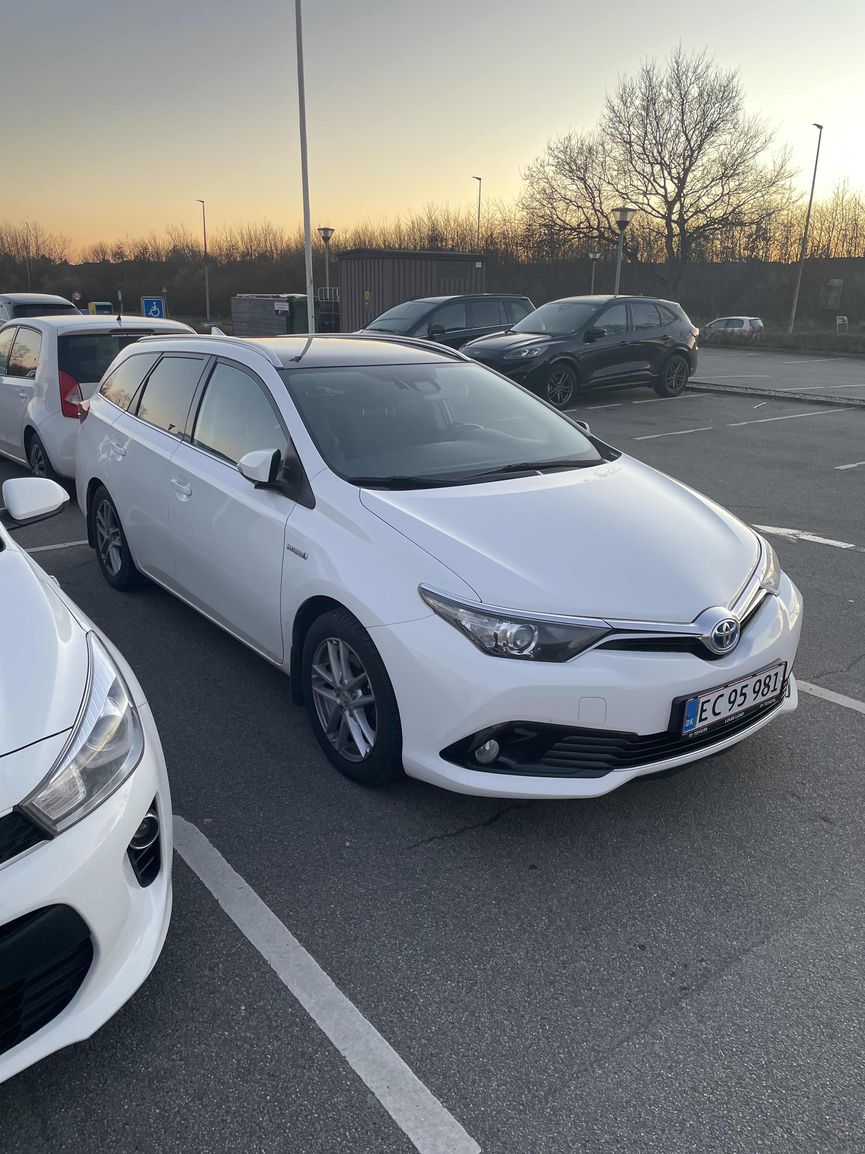 Toyota Auris 1,8 Hybrid Touring Sports