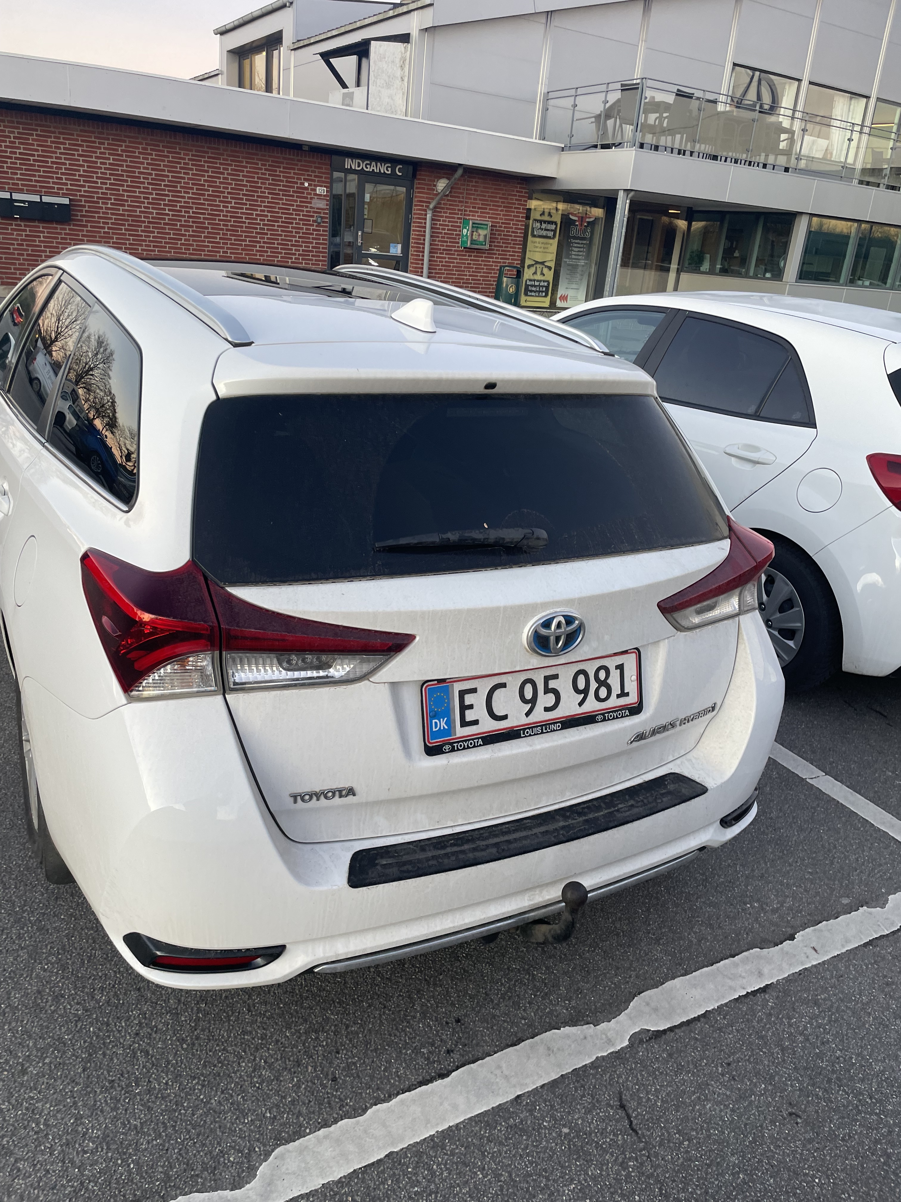 Hvid Toyota Auris fra 2016