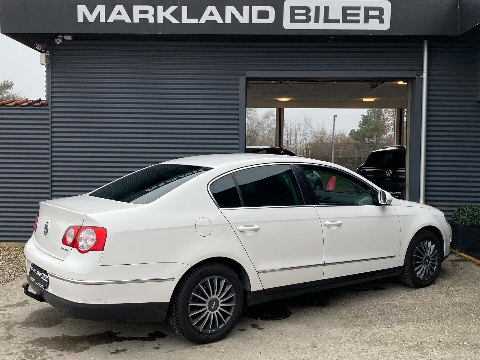 Hvid VW Passat fra 2009