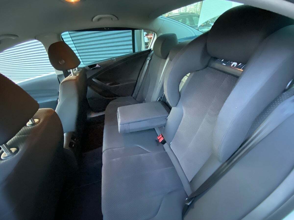 Hvid VW Passat fra 2009