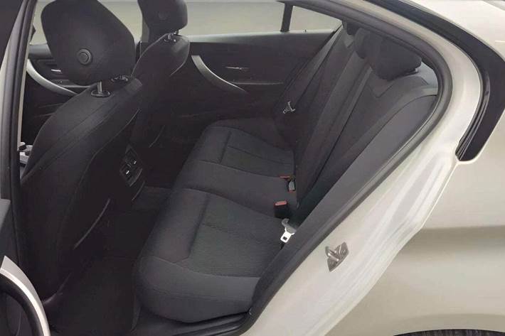 Hvid BMW 320i fra 2013