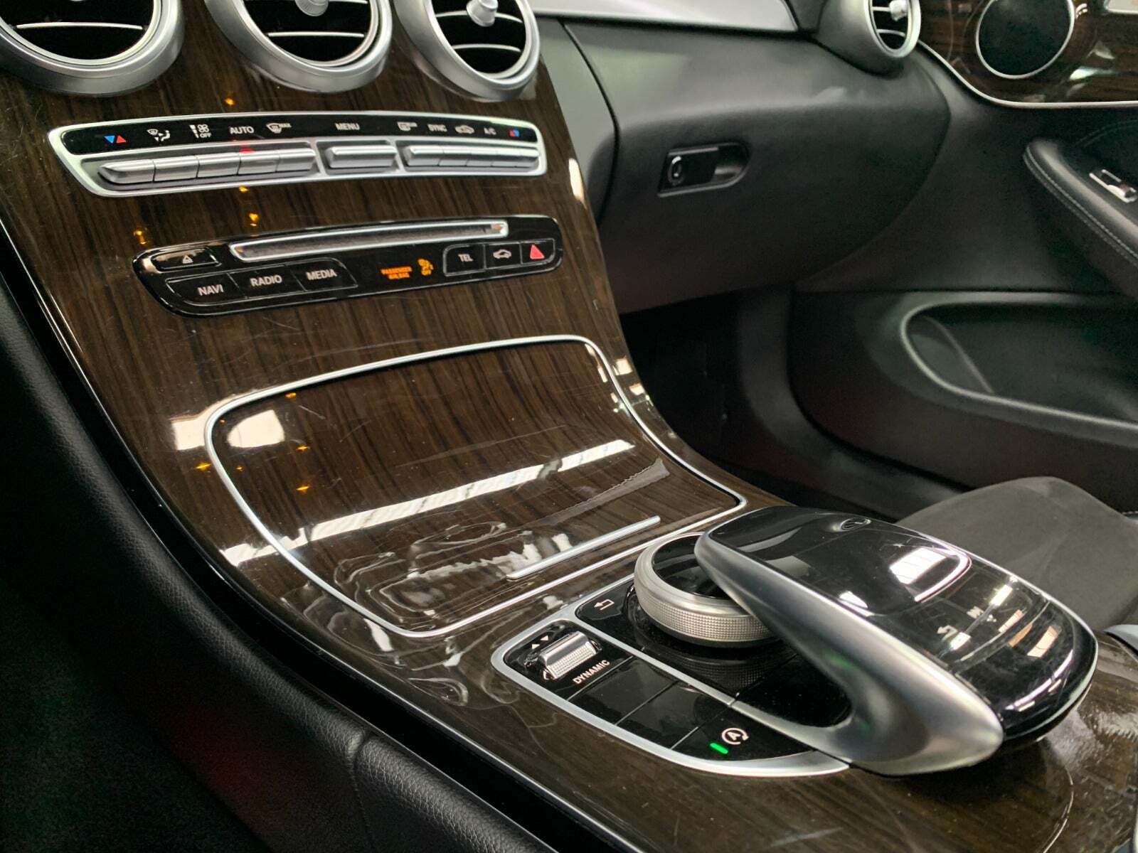 Hvid Mercedes C180 fra 2017