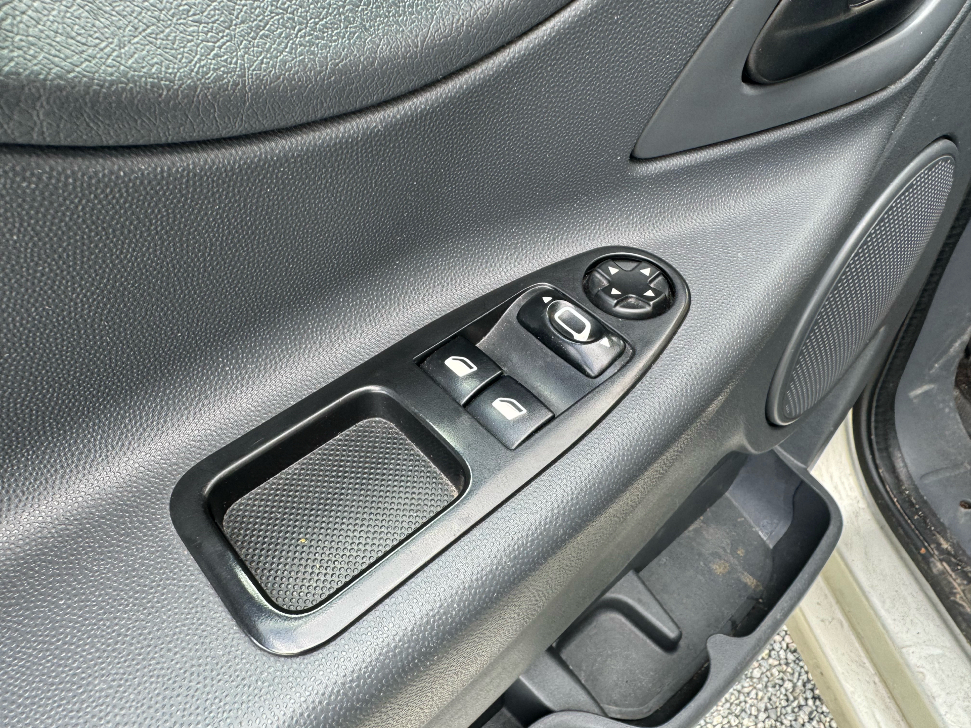 Gul Fiat Scudo fra 2014 set indefra