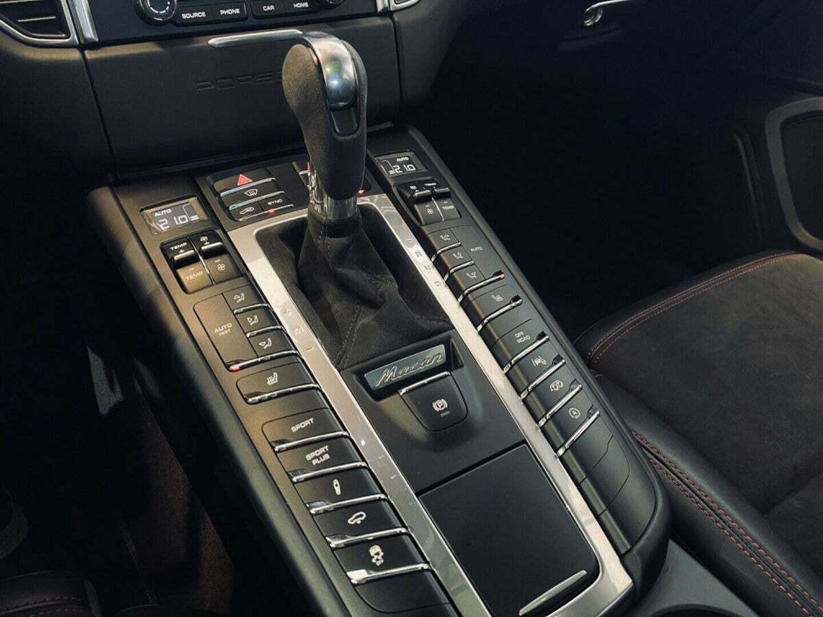 Grå Porsche Macan GTS fra 2018