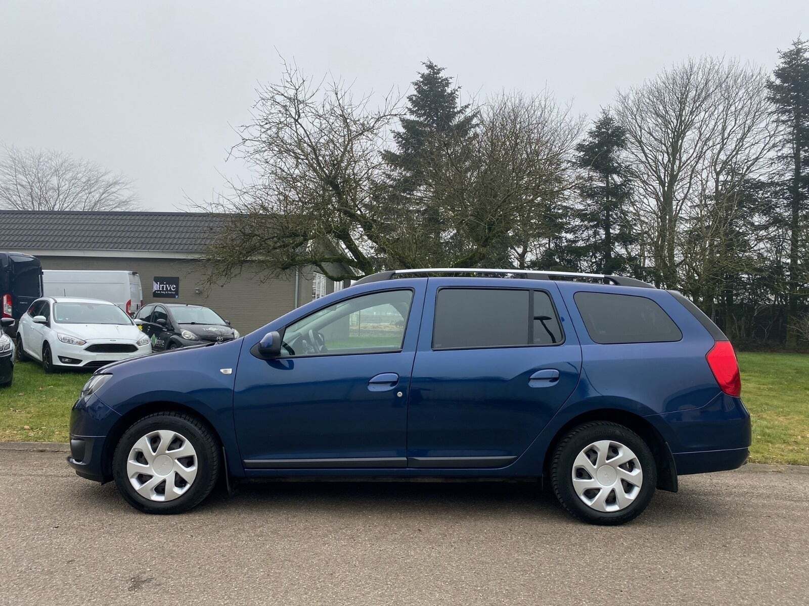 Blå Dacia Logan fra 2016