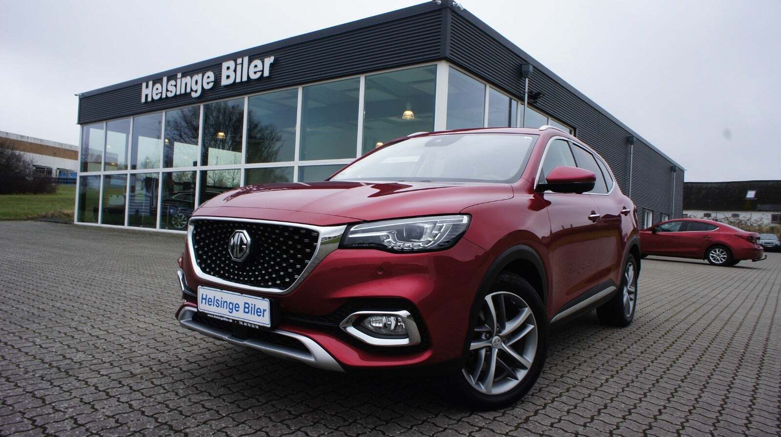 Rød MG EHS fra 2021 set udefra