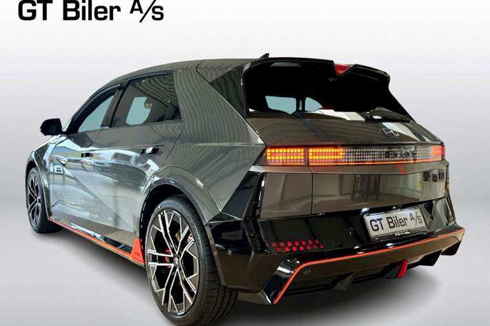 Grå Hyundai Ioniq 5 fra 2024