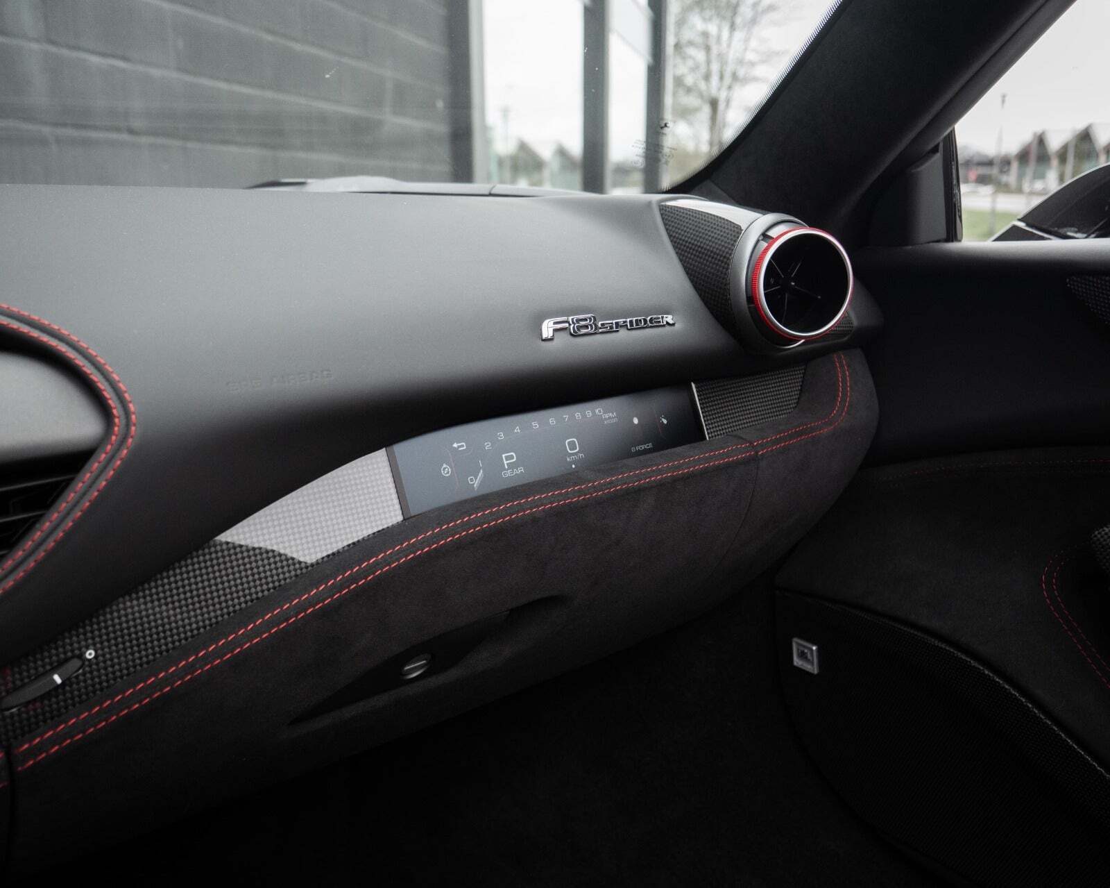 Sort Ferrari F8 Spider fra 2020