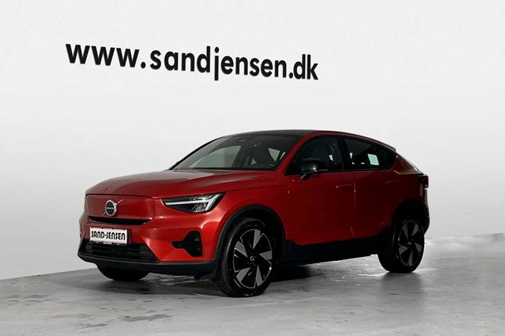 Rød Volvo C40 fra 2024 set udefra